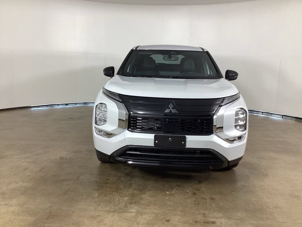 New 2026 Mitsubishi Outlander LE SUV