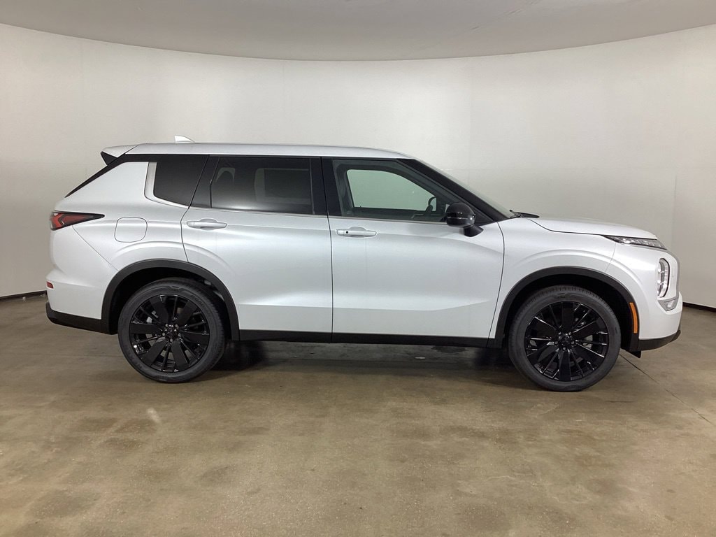 New 2026 Mitsubishi Outlander LE SUV