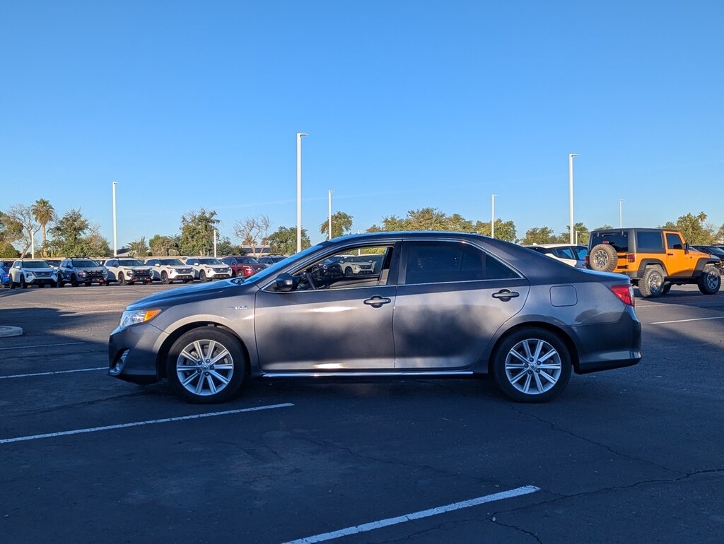 Used 2014 Toyota Camry Hybrid XLE Sedan