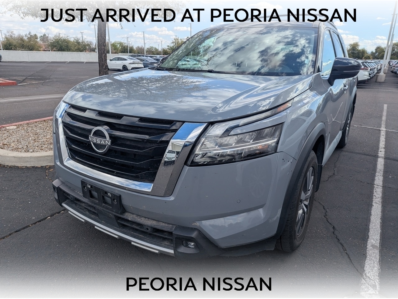 2022 Nissan Pathfinder SL