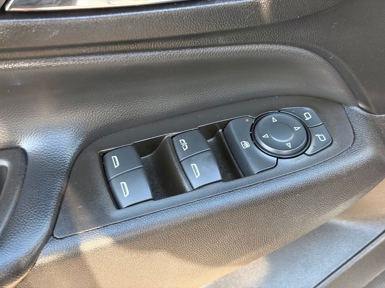 2023 Chevrolet Equinox LT - Photo 22