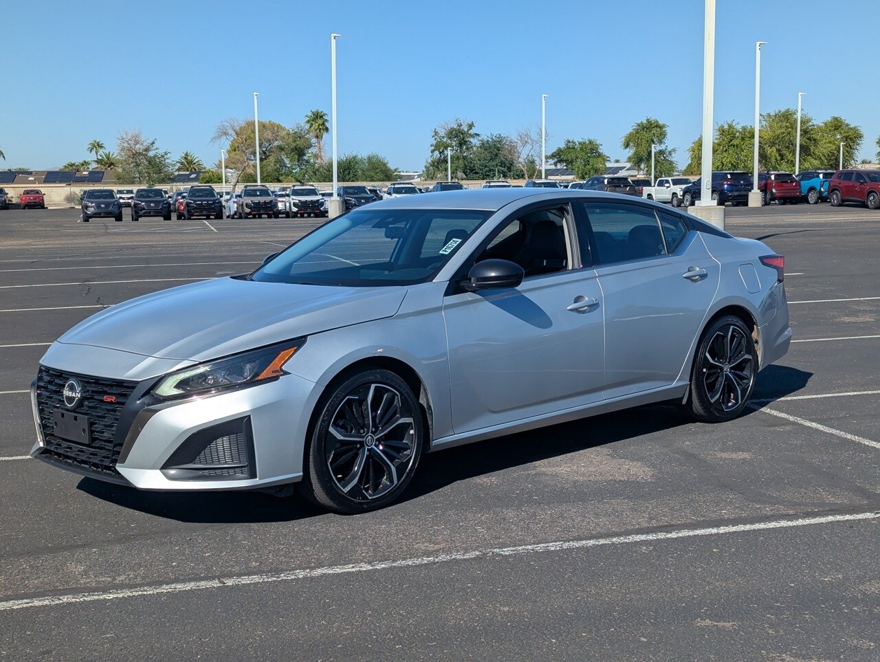 2023 Nissan Altima 2.5 SR photo 2