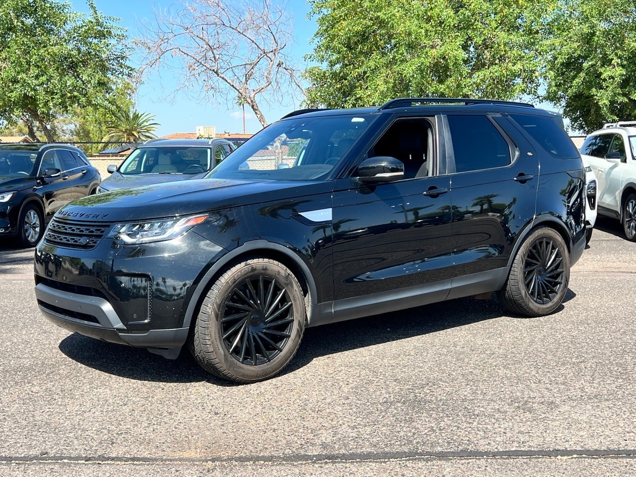 Used 2018 Land Rover Discovery HSE with VIN SALRR2RV1JA070828 for sale in Peoria, AZ