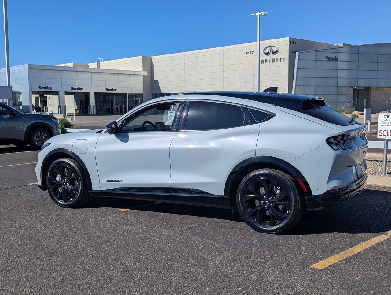 View vehicle photo 4