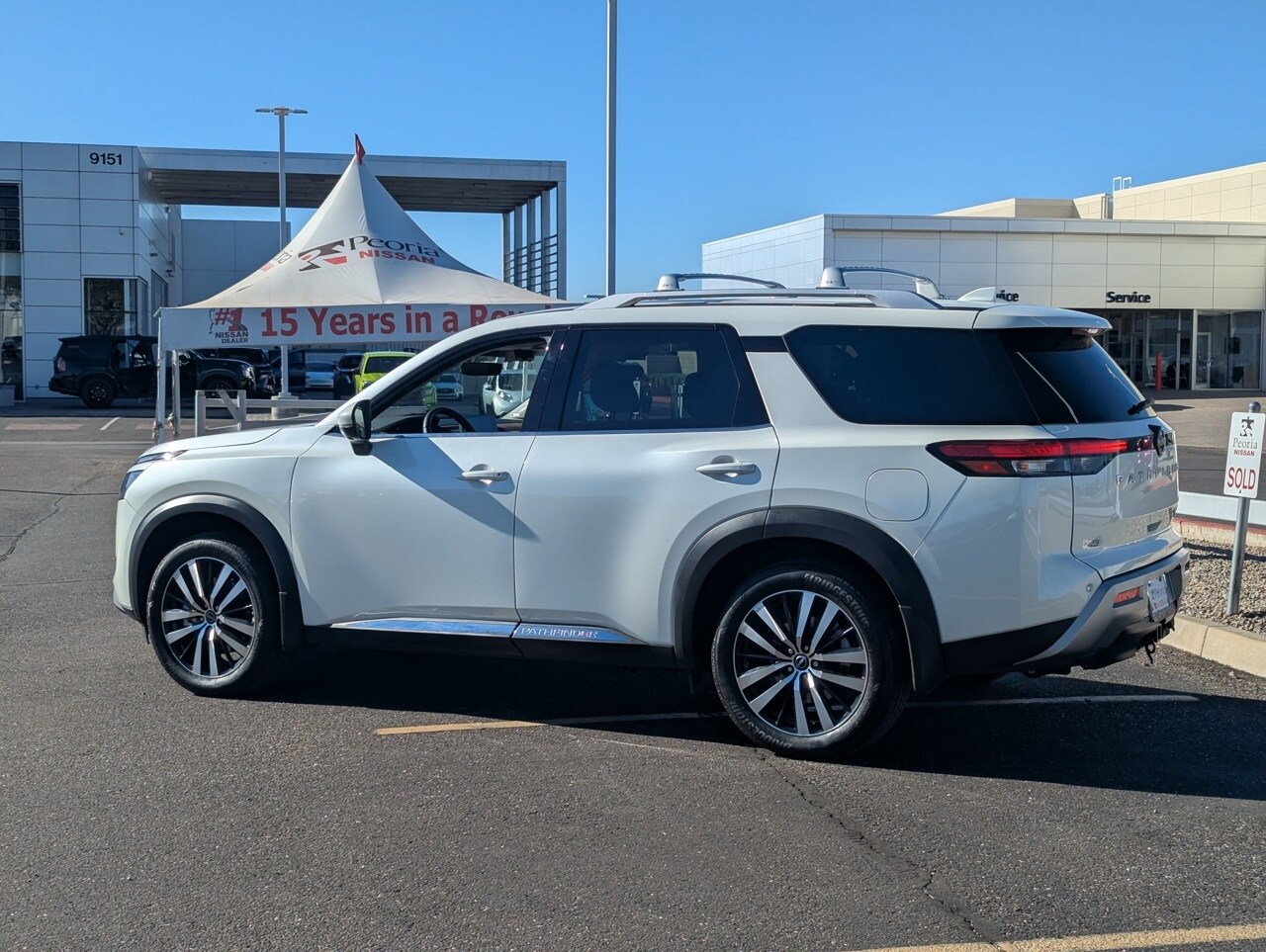 2024 Nissan Pathfinder Platinum photo 3