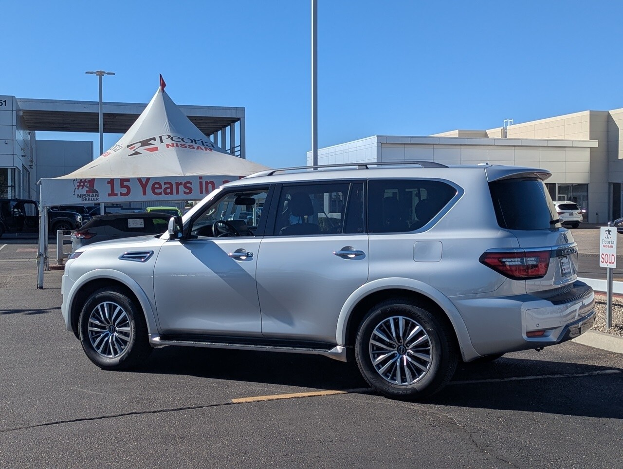 2023 Nissan Armada SL photo 3