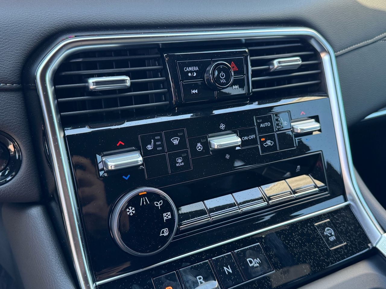 2025 Nissan Armada SL - Photo 13