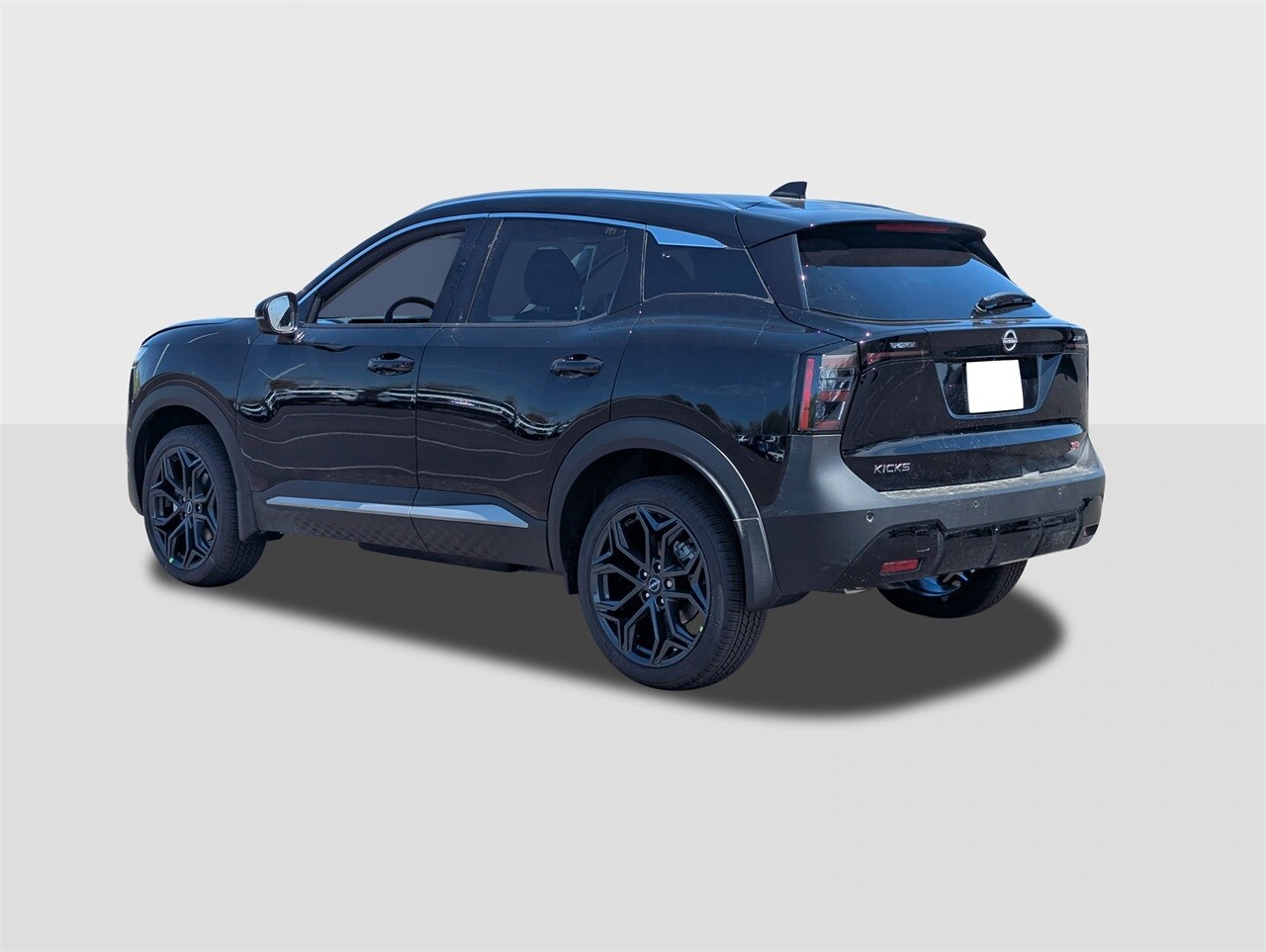 2025 Nissan Kicks SR photo 3