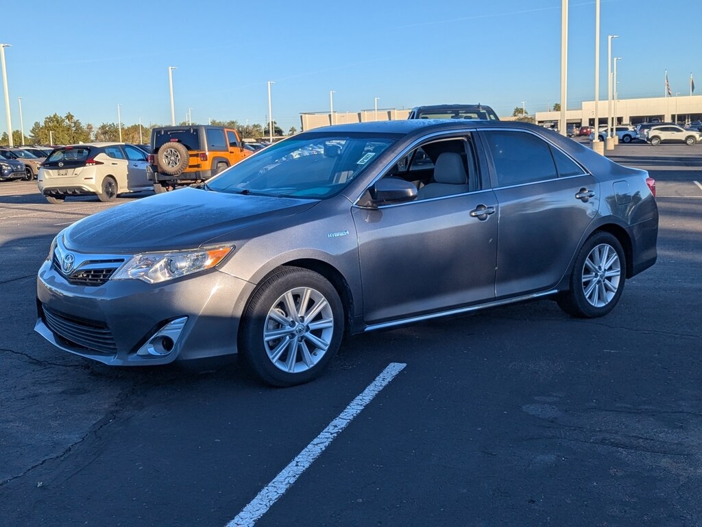 Used 2014 Toyota Camry Hybrid XLE Sedan