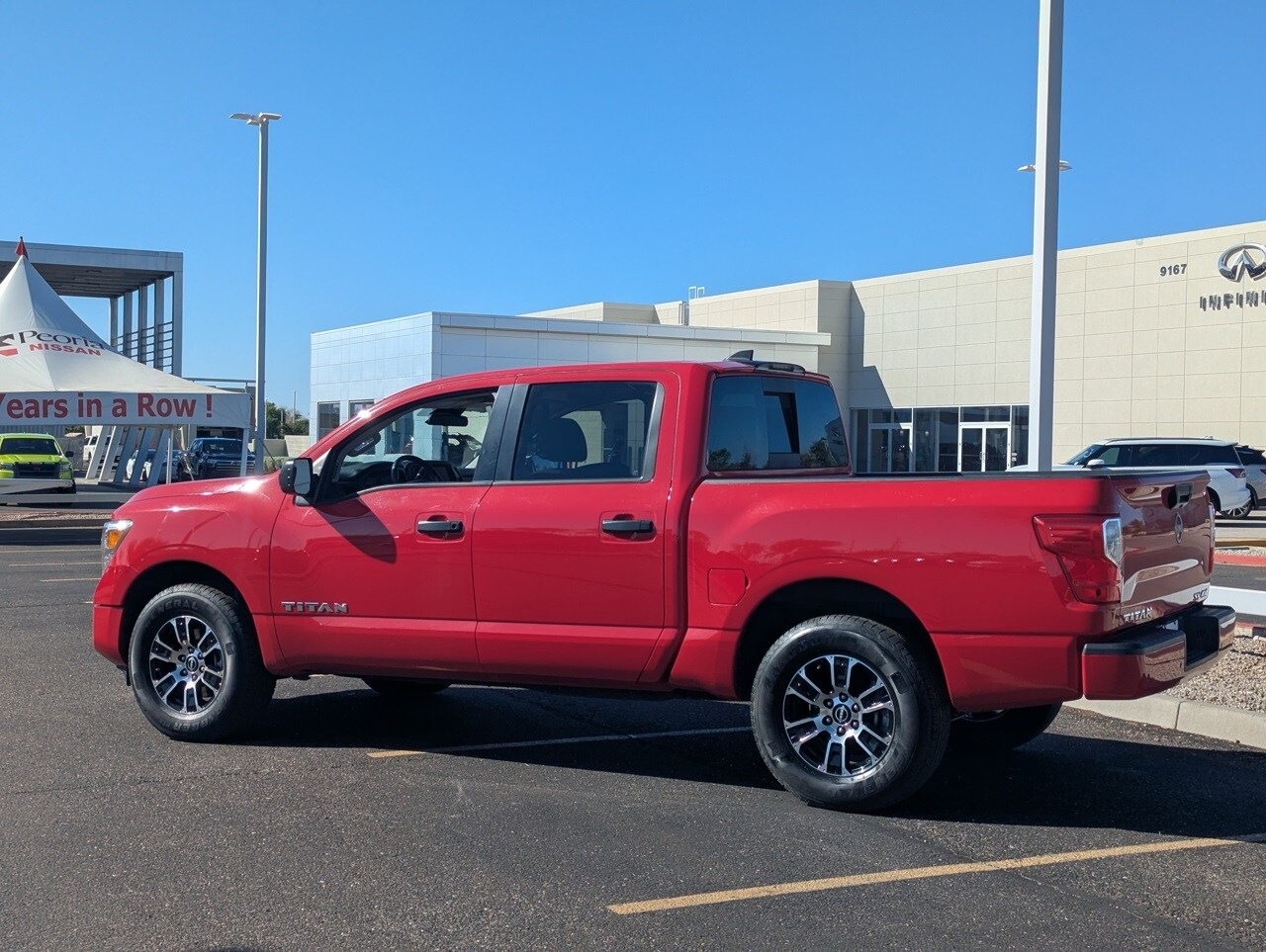 2023 Nissan Titan SV photo 4