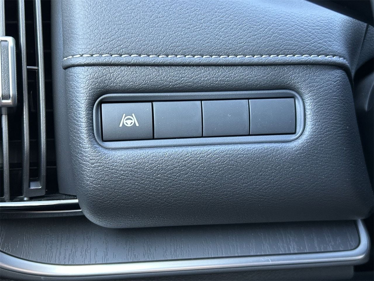 2026 Nissan Armada SV - Photo 32