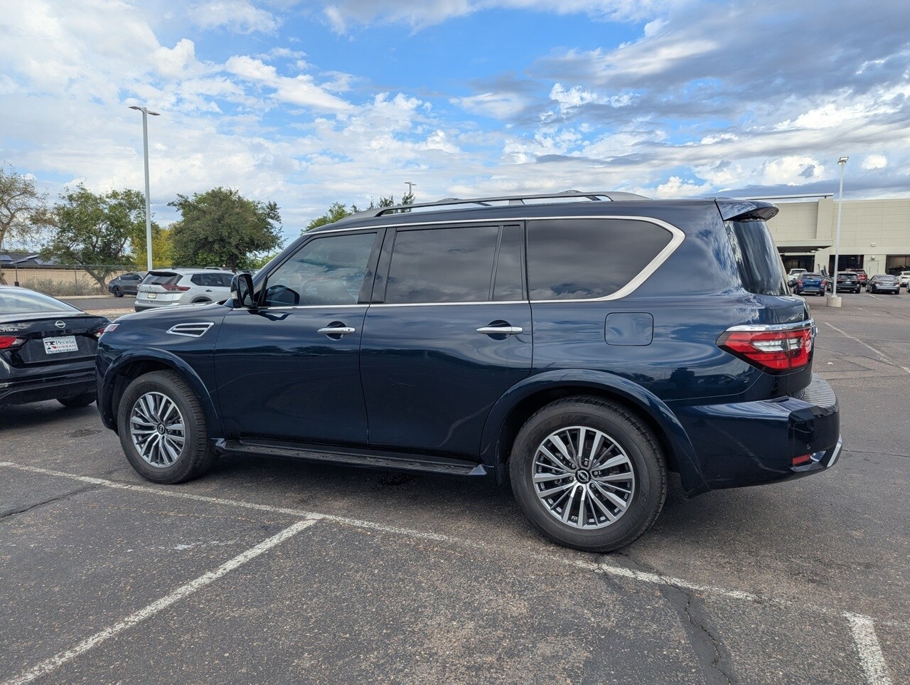 2023 Nissan Armada SL photo 4