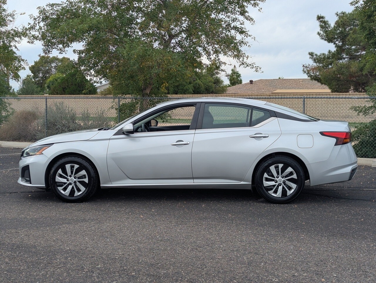 2023 Nissan Altima 2.5 S photo 3