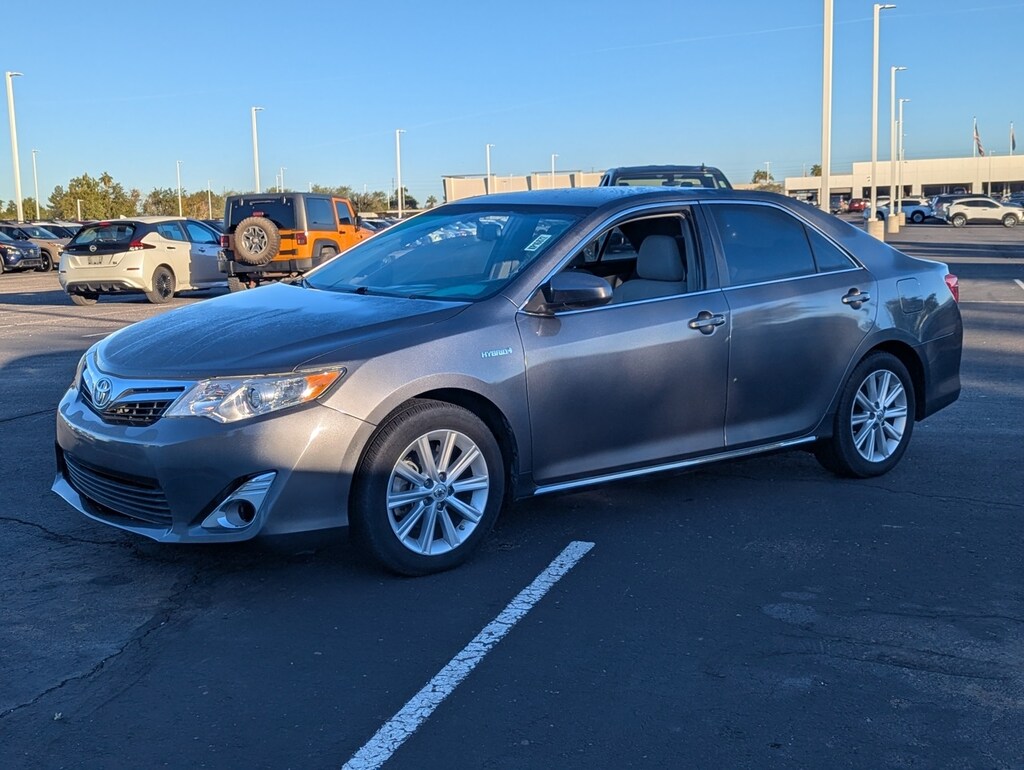 Used 2014 Toyota Camry Hybrid XLE Sedan