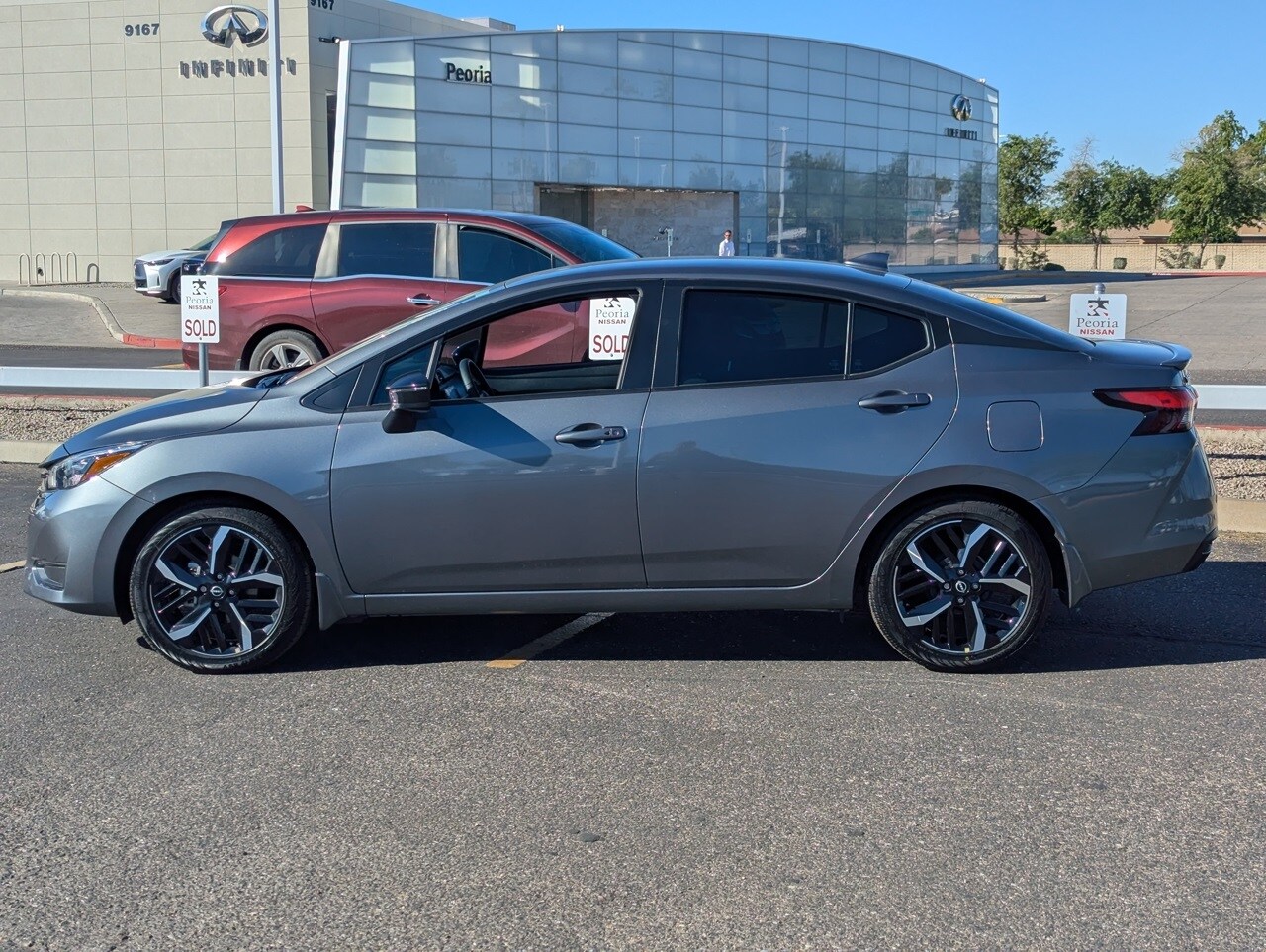 2025 Nissan Versa 1.6 SR photo 3