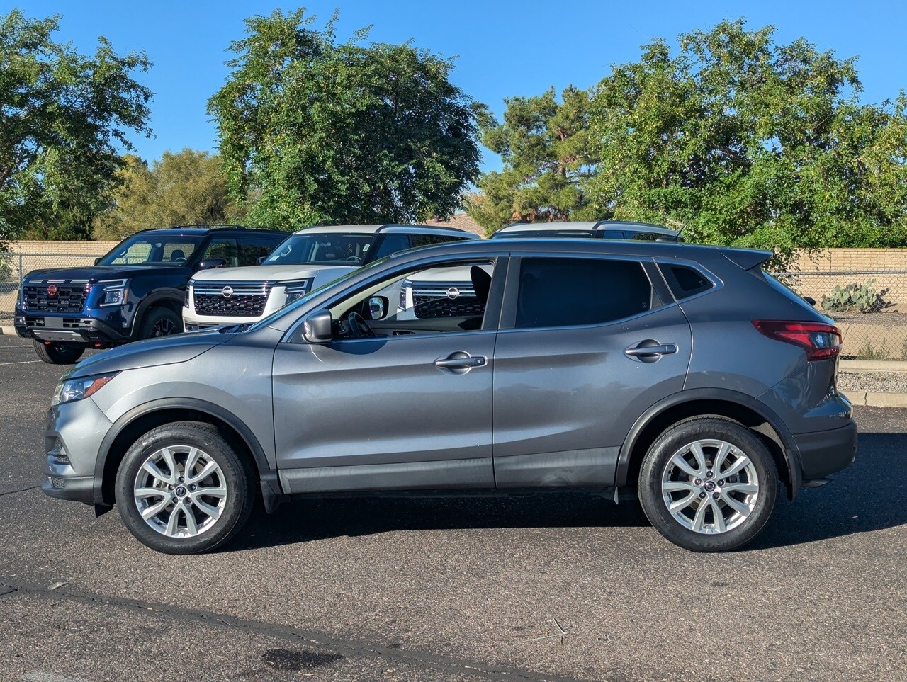2020 Nissan Rogue Sport S photo 3