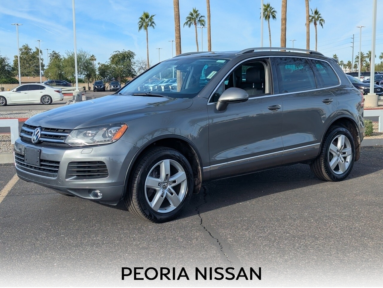 2014 Volkswagen Touareg Lux's photo