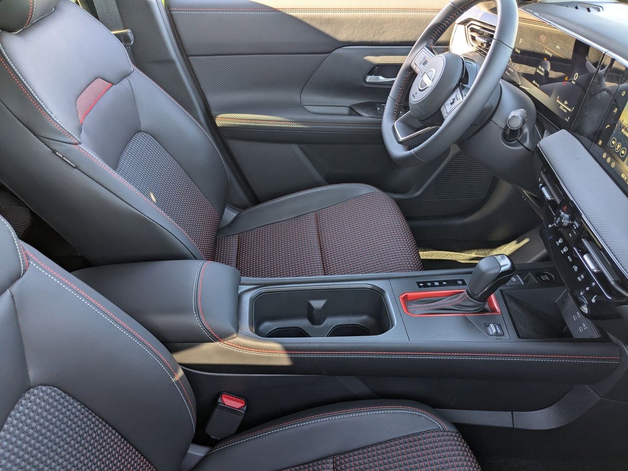 2026 Nissan KICKS SR AWD - Photo 31