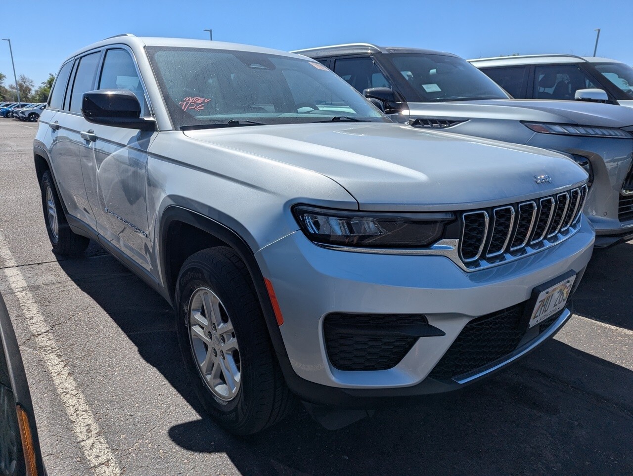 2023 Jeep Grand Cherokee Laredo Altitude photo 3