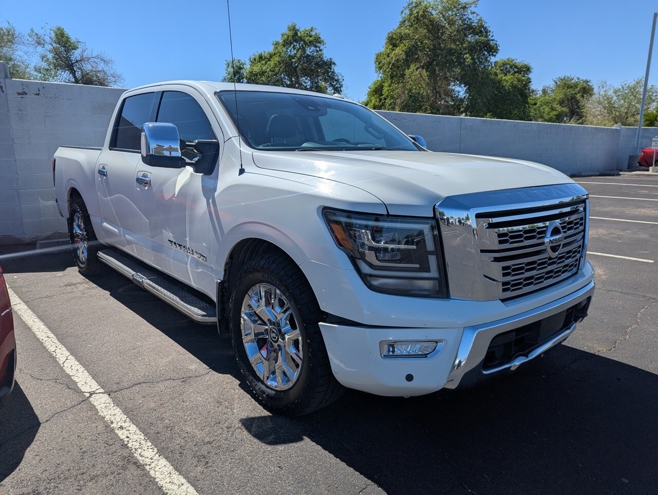 2020 Nissan Titan SL photo 3