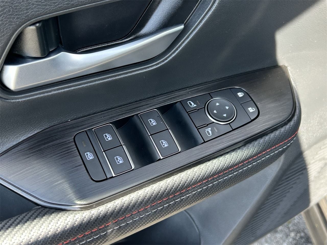 2026 Nissan KICKS SR - Photo 32