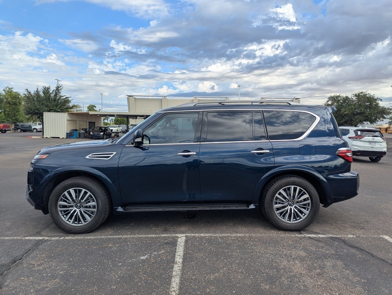 2023 Nissan Armada SL photo 3