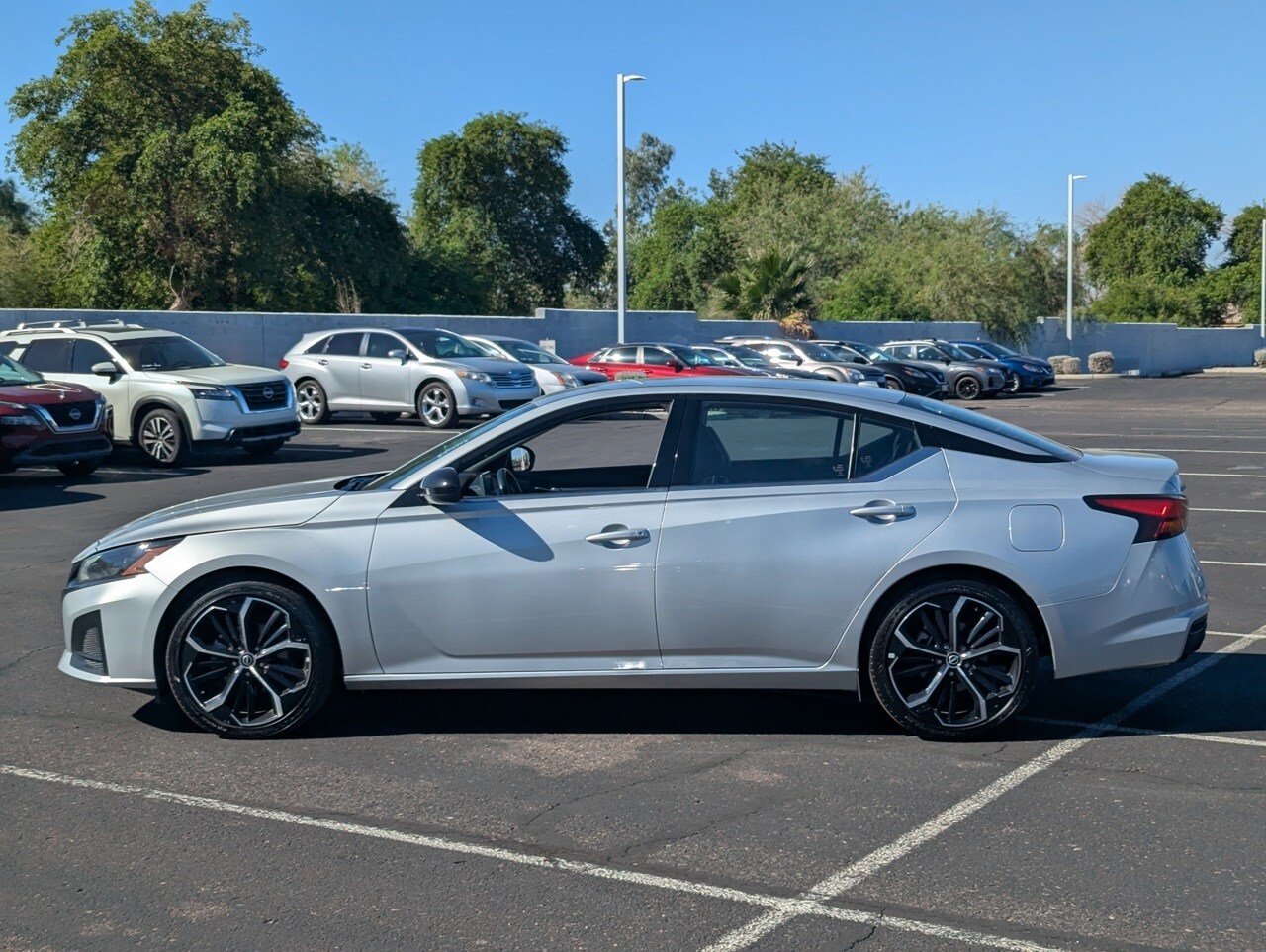 2023 Nissan Altima 2.5 SR photo 3