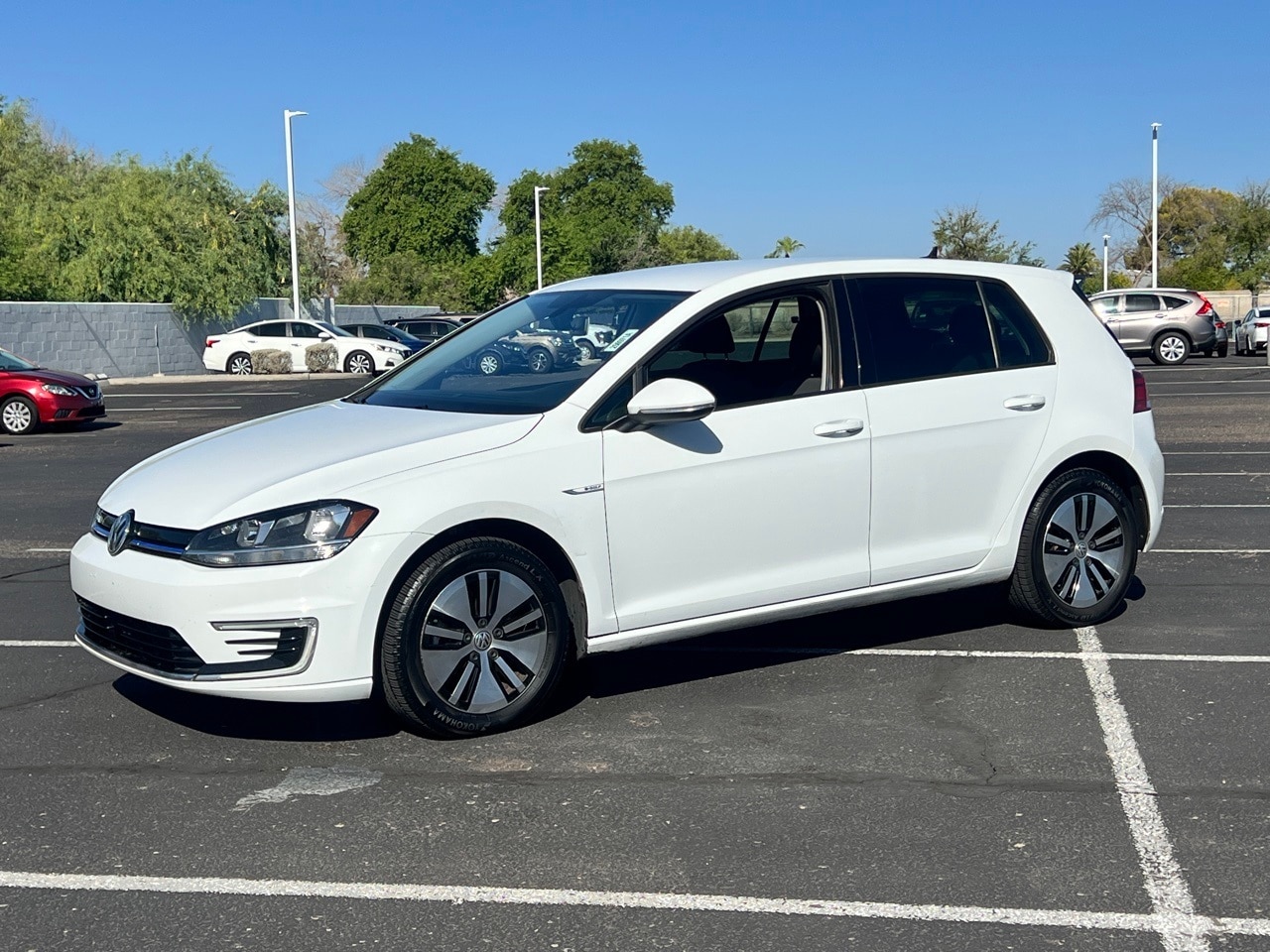 Used 2019 Volkswagen e-Golf e-Golf SE with VIN WVWKR7AU1KW909437 for sale in Peoria, AZ