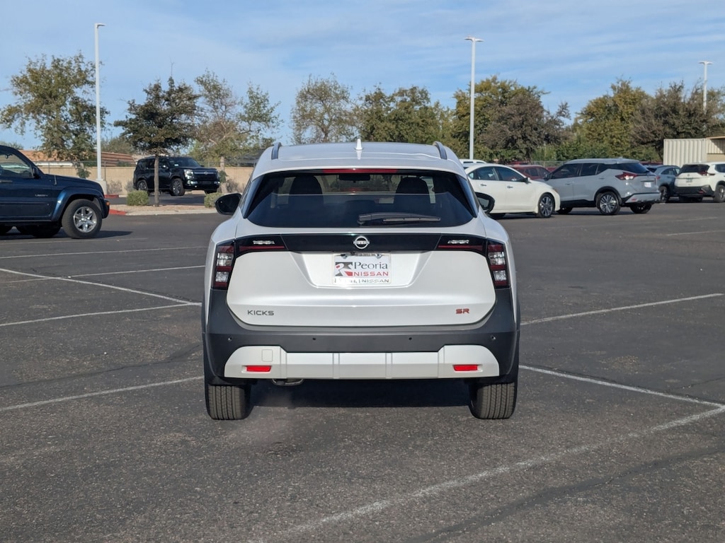 New 2025 Nissan Kicks SR SUV