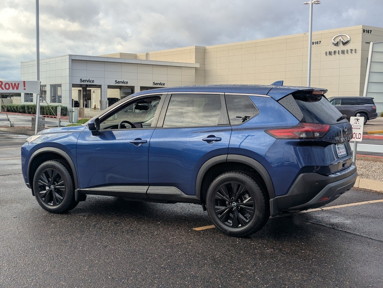 2023 Nissan Rogue SV photo 4