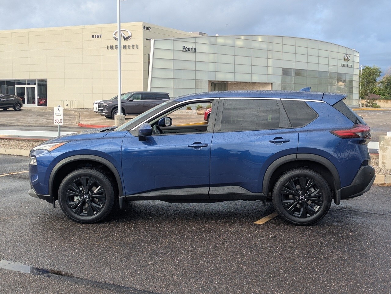 2023 Nissan Rogue SV photo 3