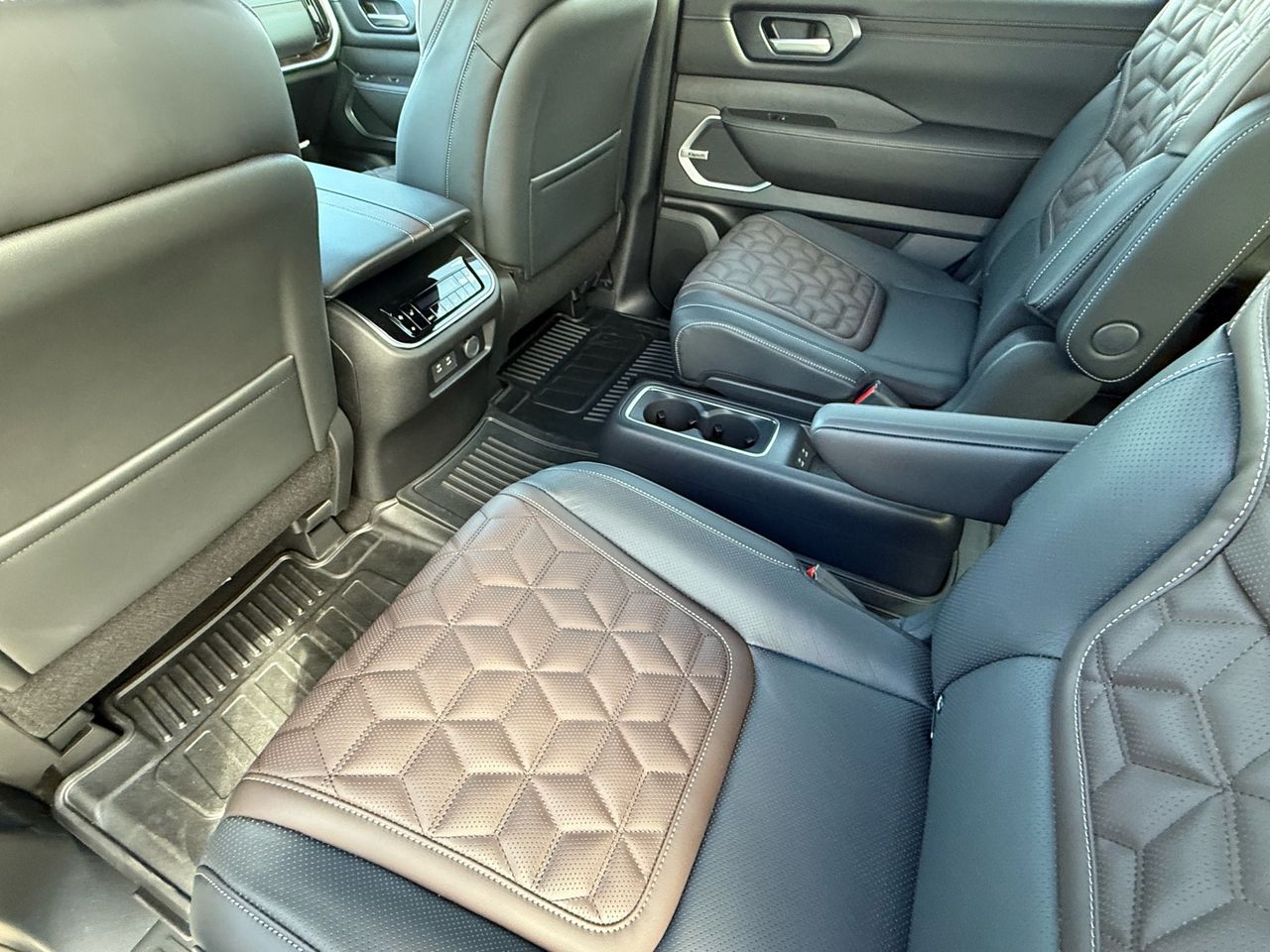 2025 Nissan Armada Platinum Reserve - Photo 25