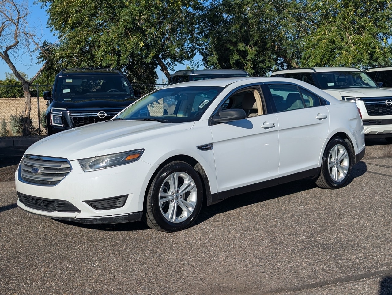 Used 2015 Ford Taurus SE with VIN 1FAHP2D88FG190145 for sale in Peoria, AZ