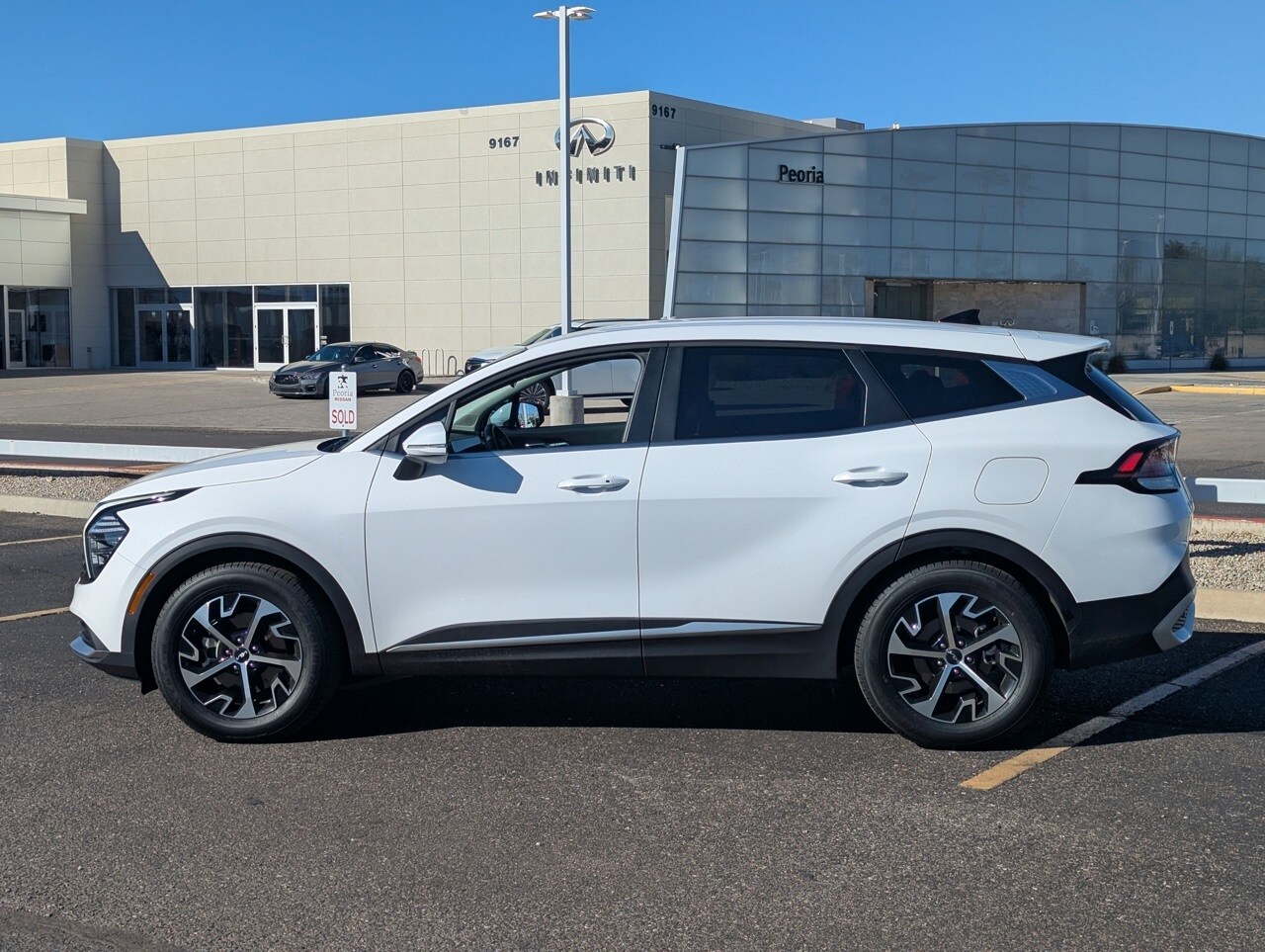 2024 Kia Sportage EX photo 2