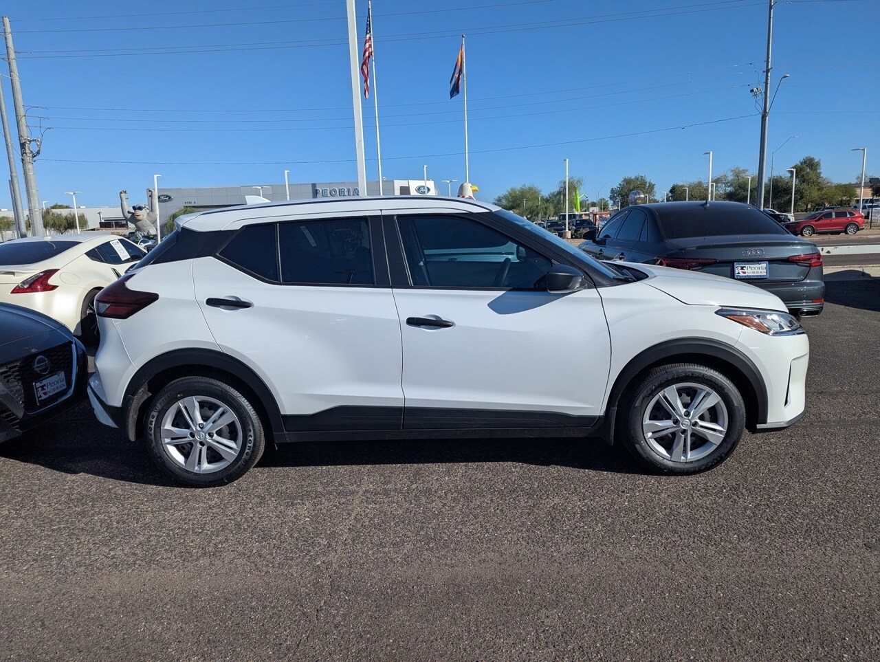 2025 Nissan Kicks Play S photo 3