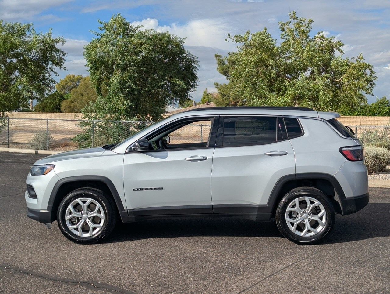 2024 Jeep Compass Latitude photo 3