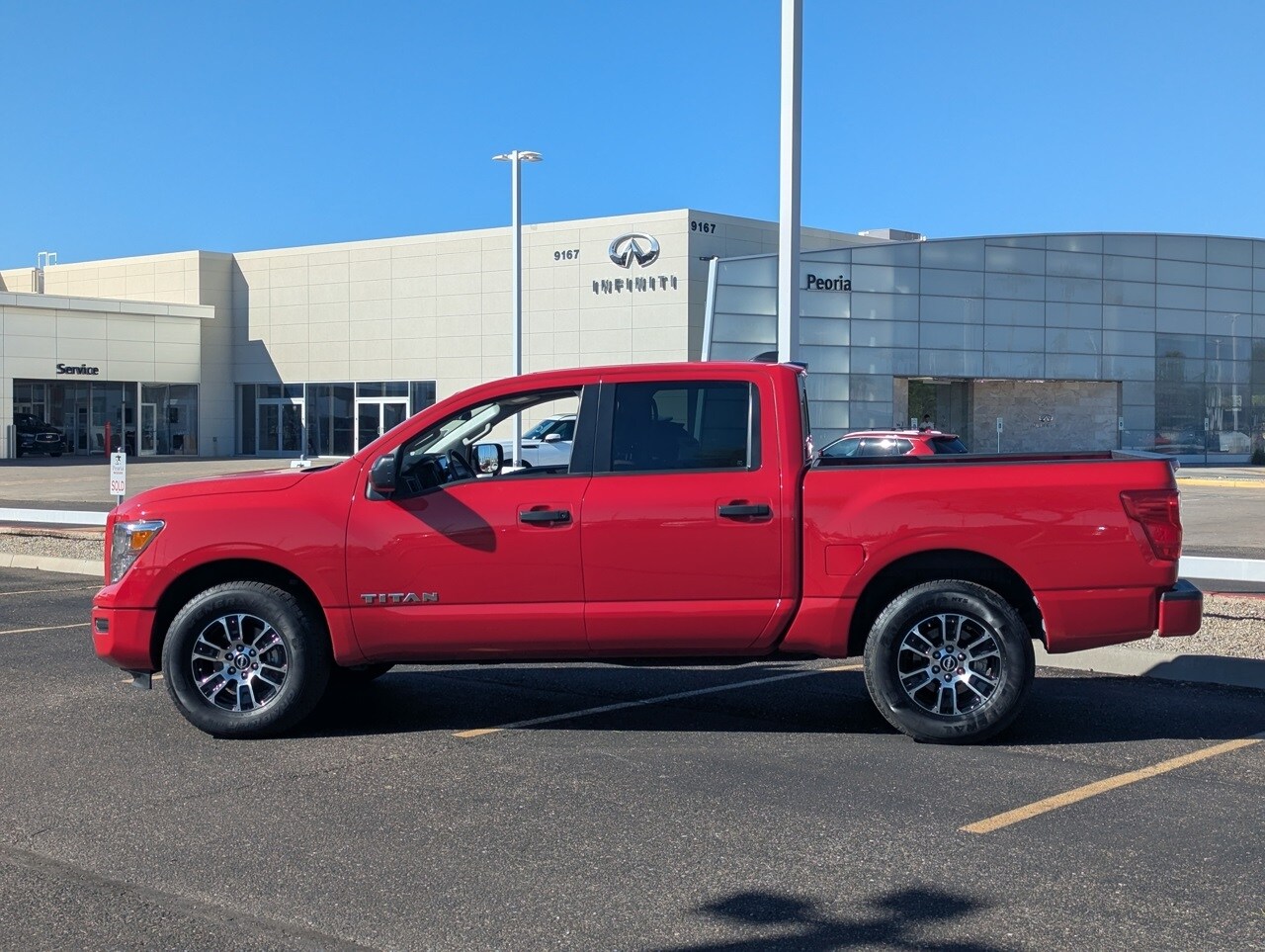 2023 Nissan Titan SV photo 3