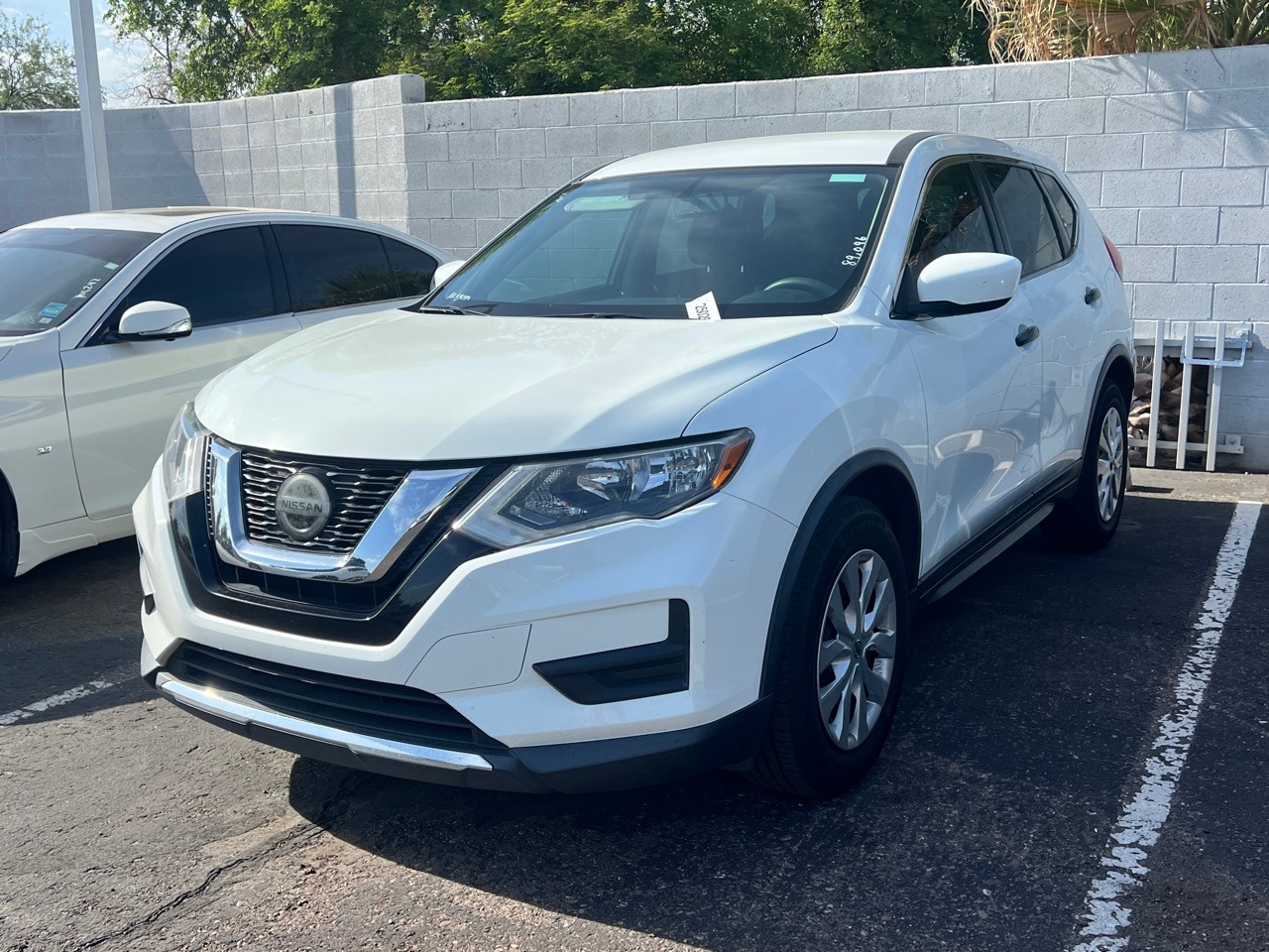 Used 2018 Nissan Rogue S with VIN KNMAT2MT0JP537181 for sale in Peoria, AZ
