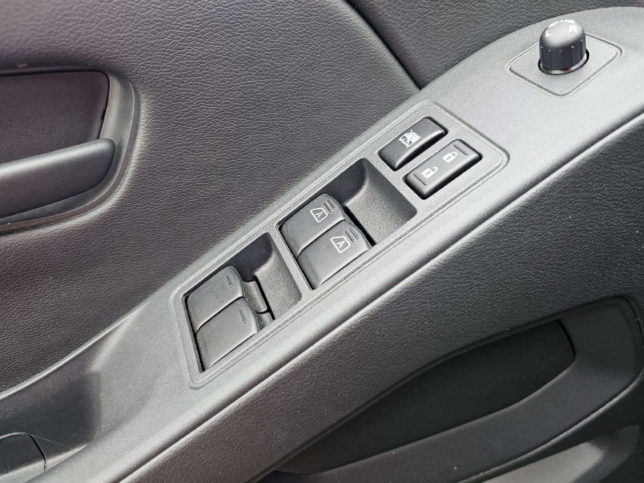 2026 Nissan Frontier SV - Photo 14