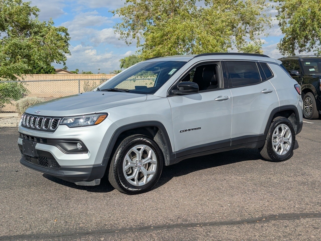 2024 Jeep Compass Latitude photo 2
