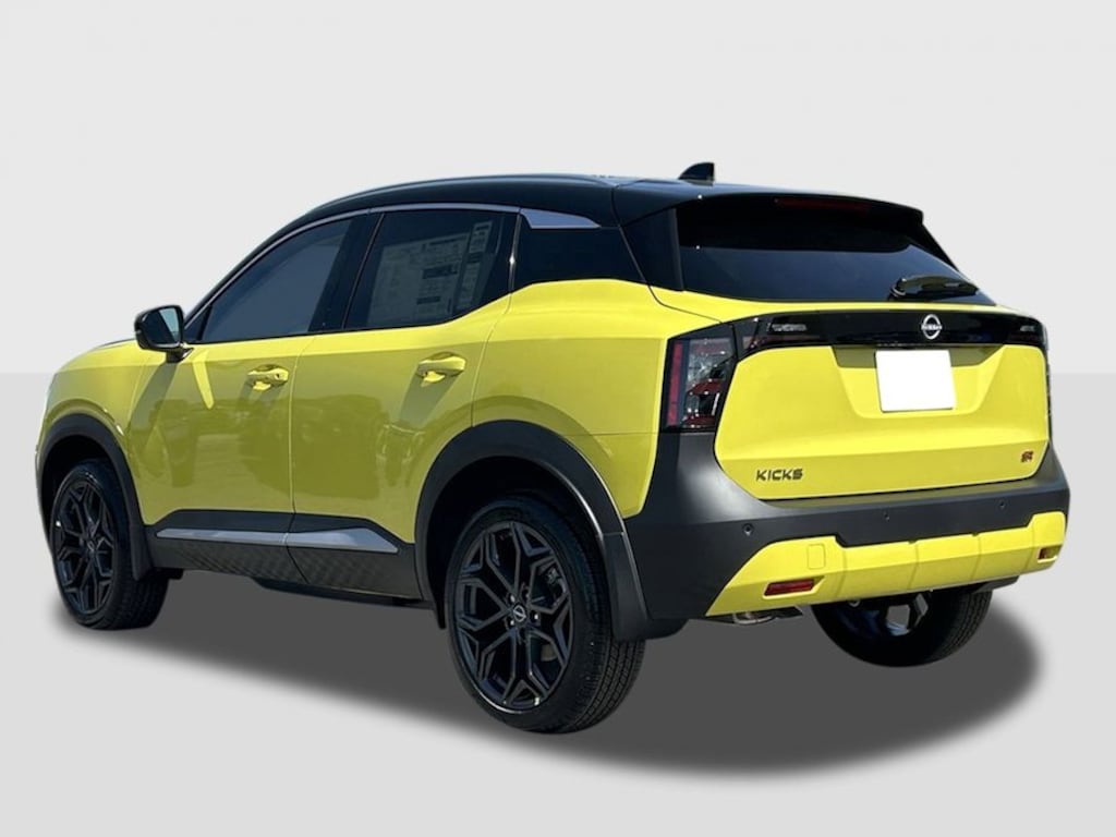 New 2026 Nissan Kicks SR SUV