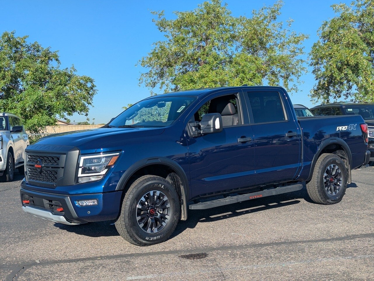 2023 Nissan Titan PRO-4X photo 2