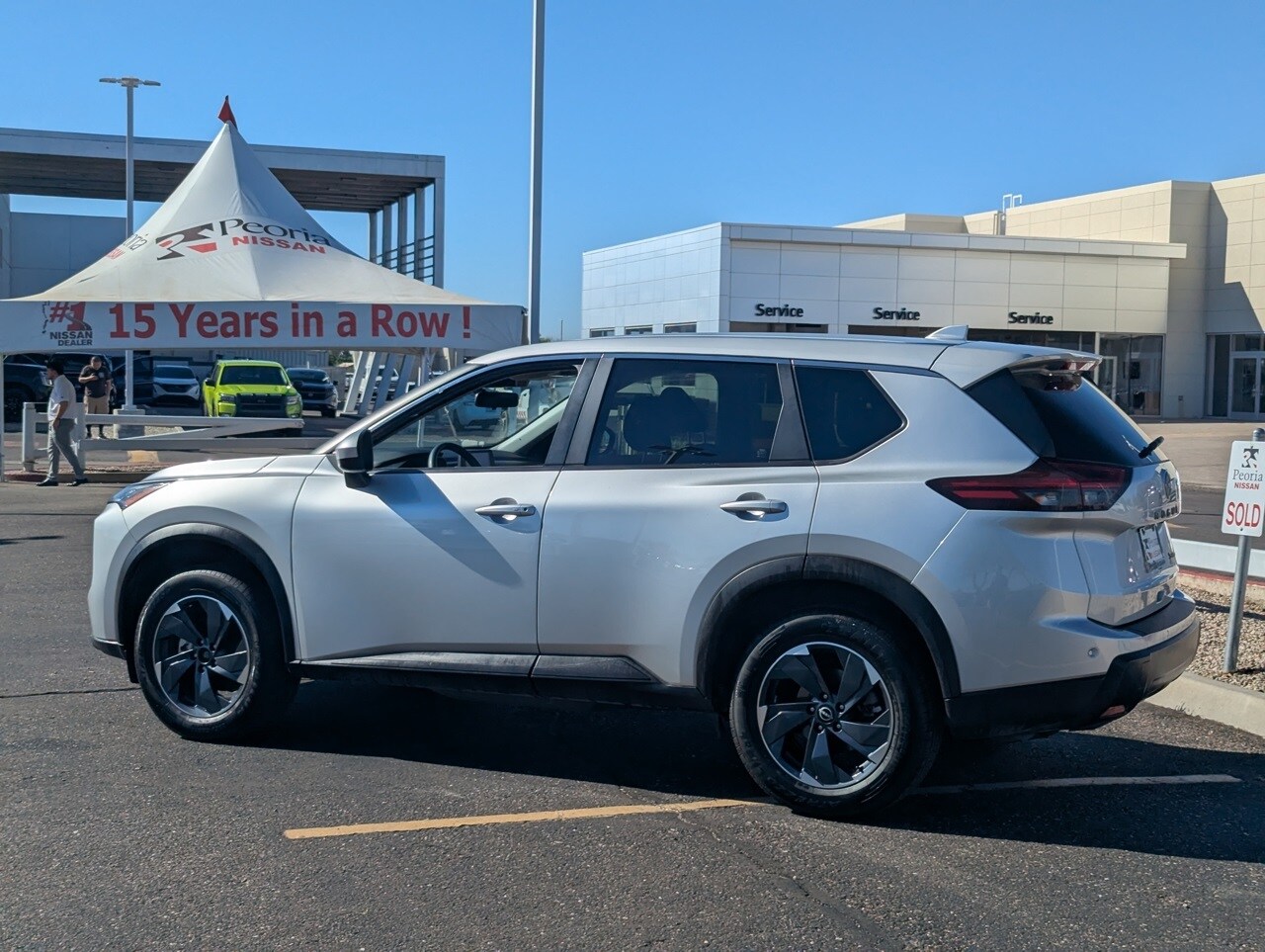 2024 Nissan Rogue SV photo 2