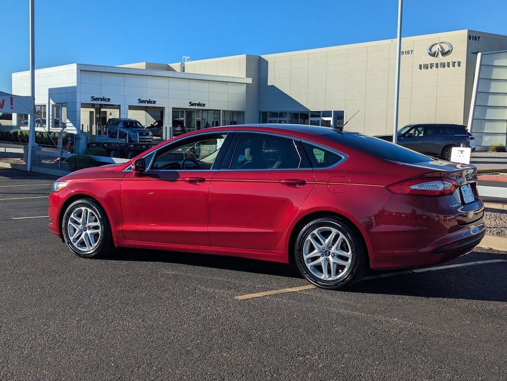 Used 2016 Ford Fusion SE Sedan