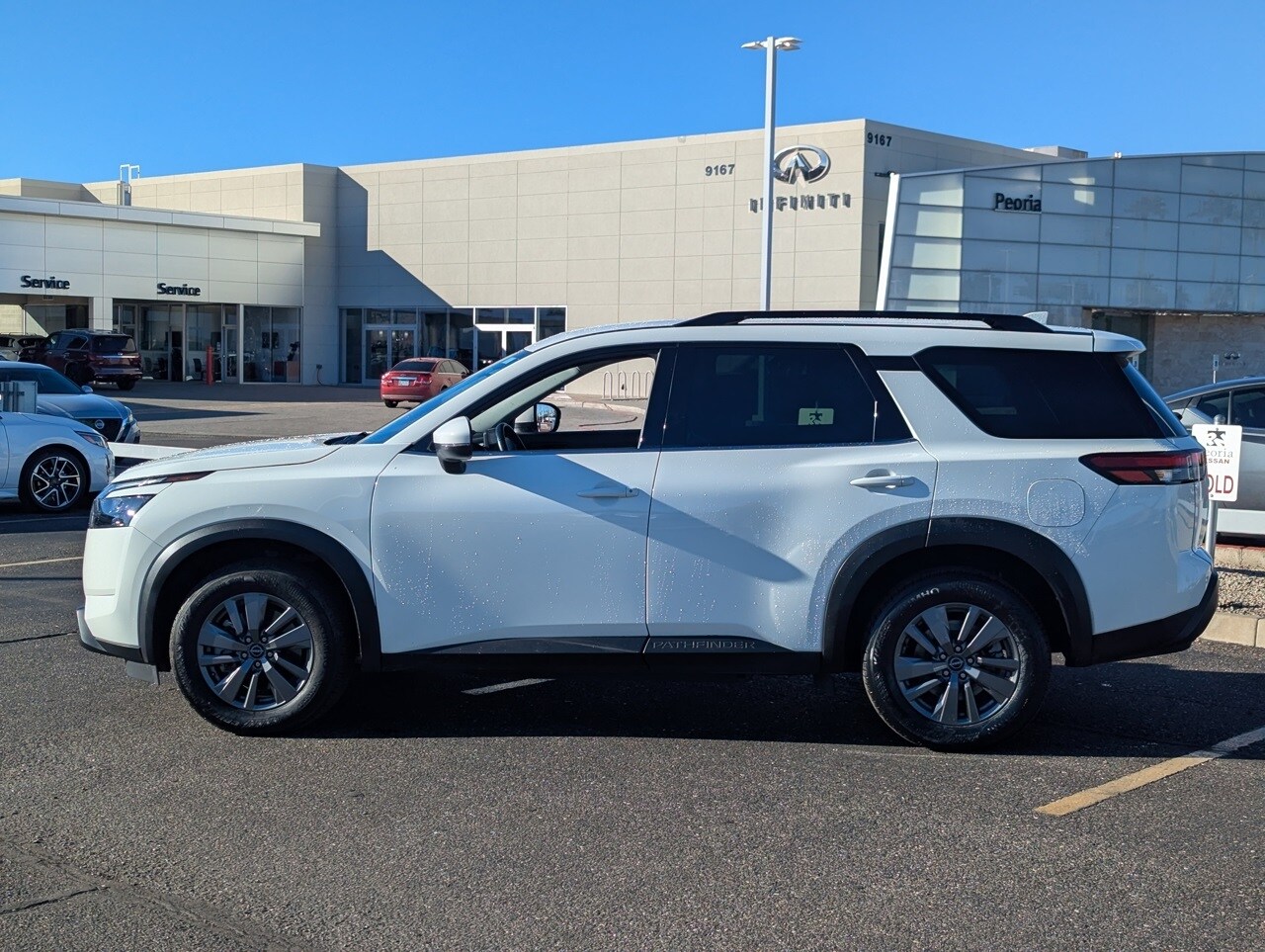 2025 Nissan Pathfinder SV photo 2