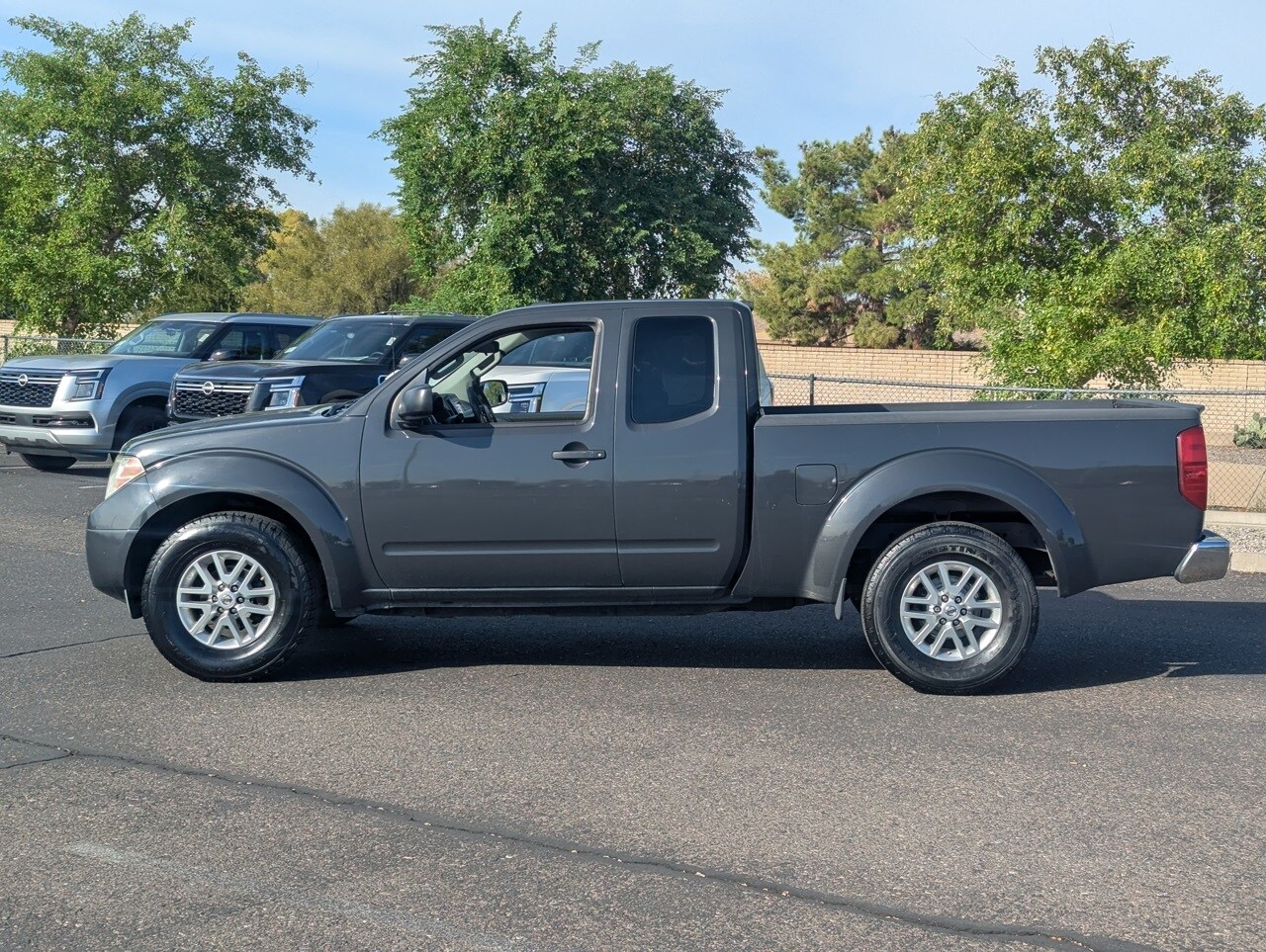 2014 Nissan Frontier SV photo 3