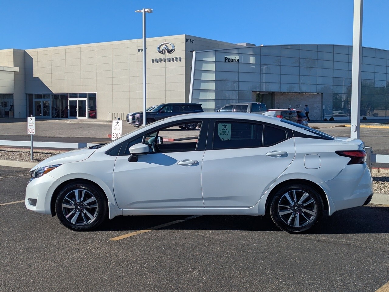 2025 Nissan Versa 1.6 SR photo 2