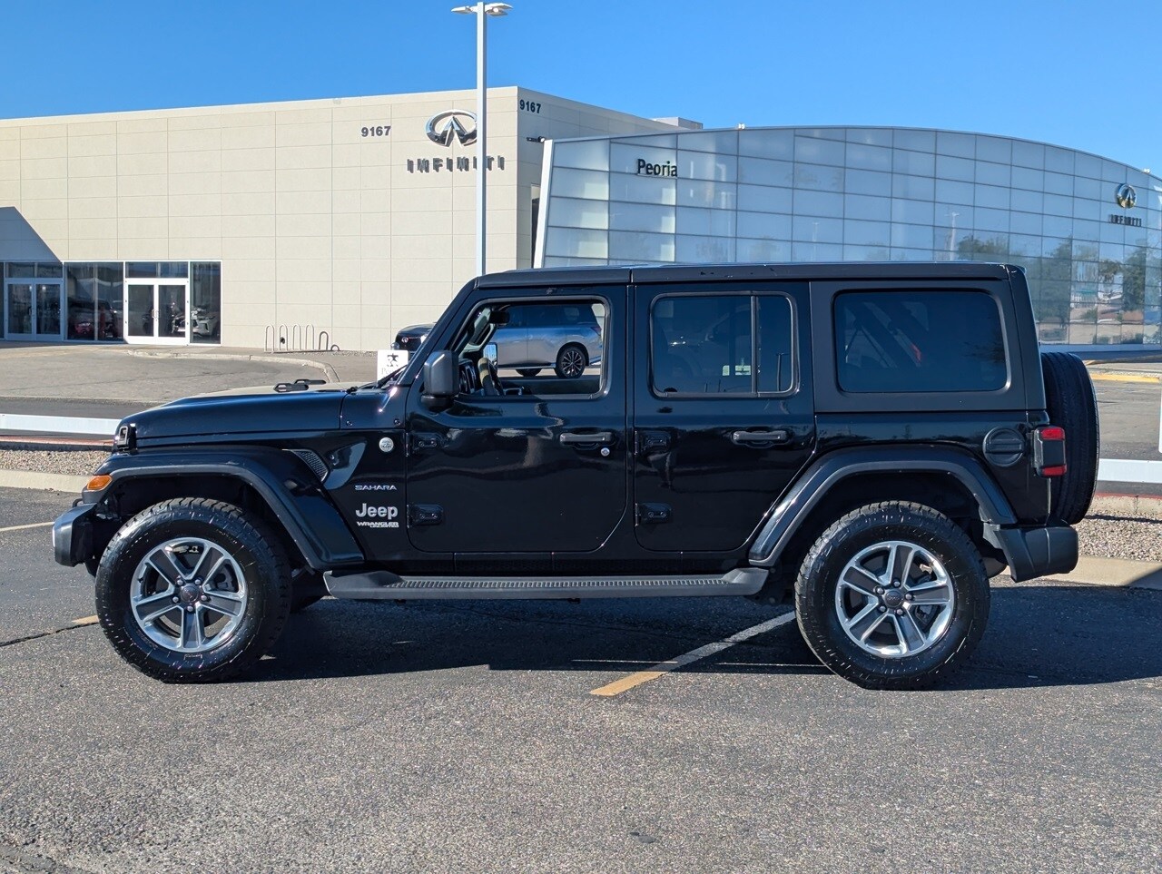 2019 Jeep Wrangler Unlimited Sahara photo 2