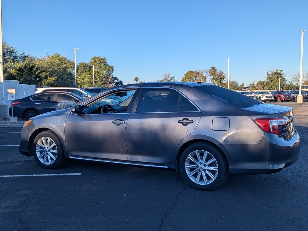 Used 2014 Toyota Camry Hybrid XLE Sedan