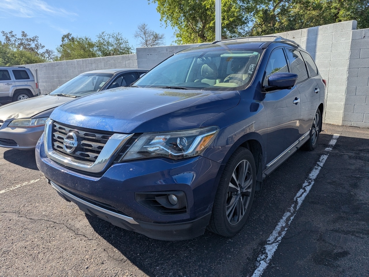 Used 2017 Nissan Pathfinder Platinum with VIN 5N1DR2MN9HC604564 for sale in Phoenix, AZ